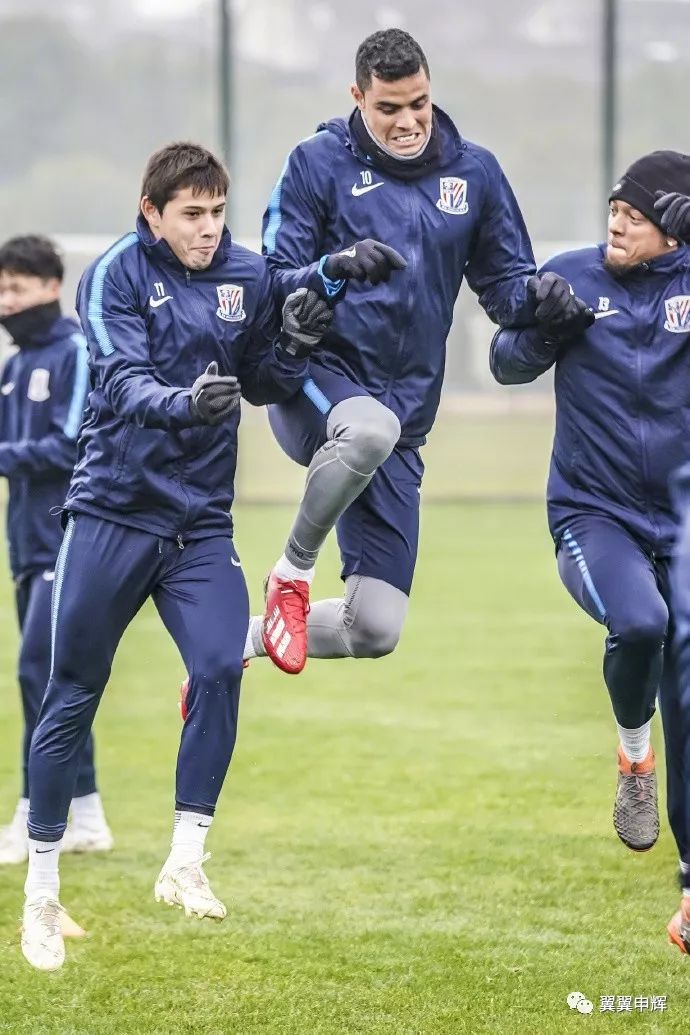 华体会网站-申花对阵大连一方，谁将赢得这场硬仗？