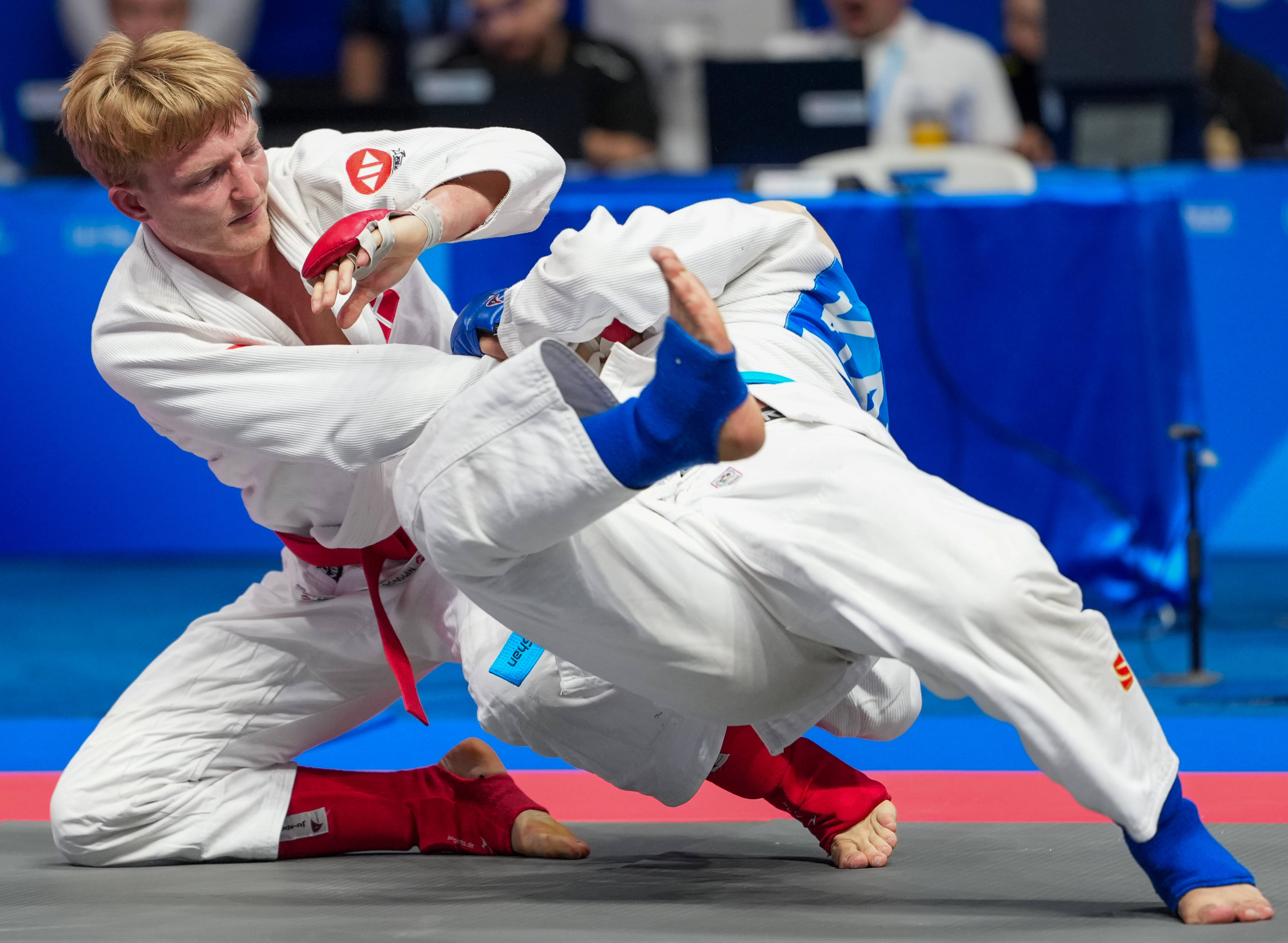 哈萨克斯坦队劲敌丹麦，无缘欧国联八强(哈萨克斯坦vs丹麦)